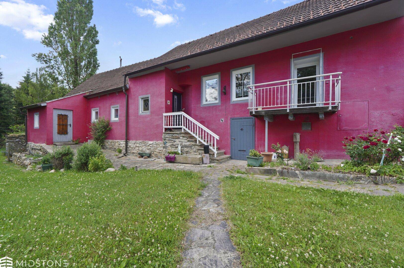 Charmantes Einfamilienhaus mit Garten, Werkstatt und vielseitigem Nebengebäude - Ansicht 2