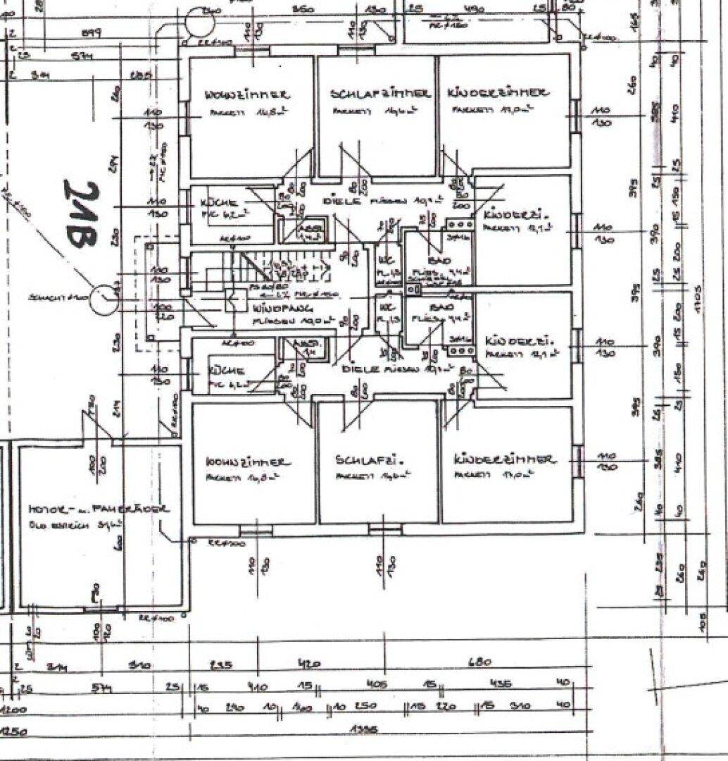 Detaillierter Grundriss einer Wohnung mit Wohnzimmer, Schlafzimmern, Küche und Bad.