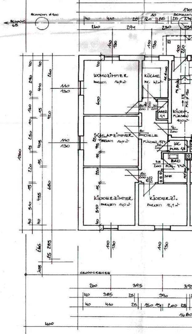 Detaillierter Grundrissplan mit Raumaufteilung für Wohnzimmer, Schlafzimmer und Kinderzimmer.