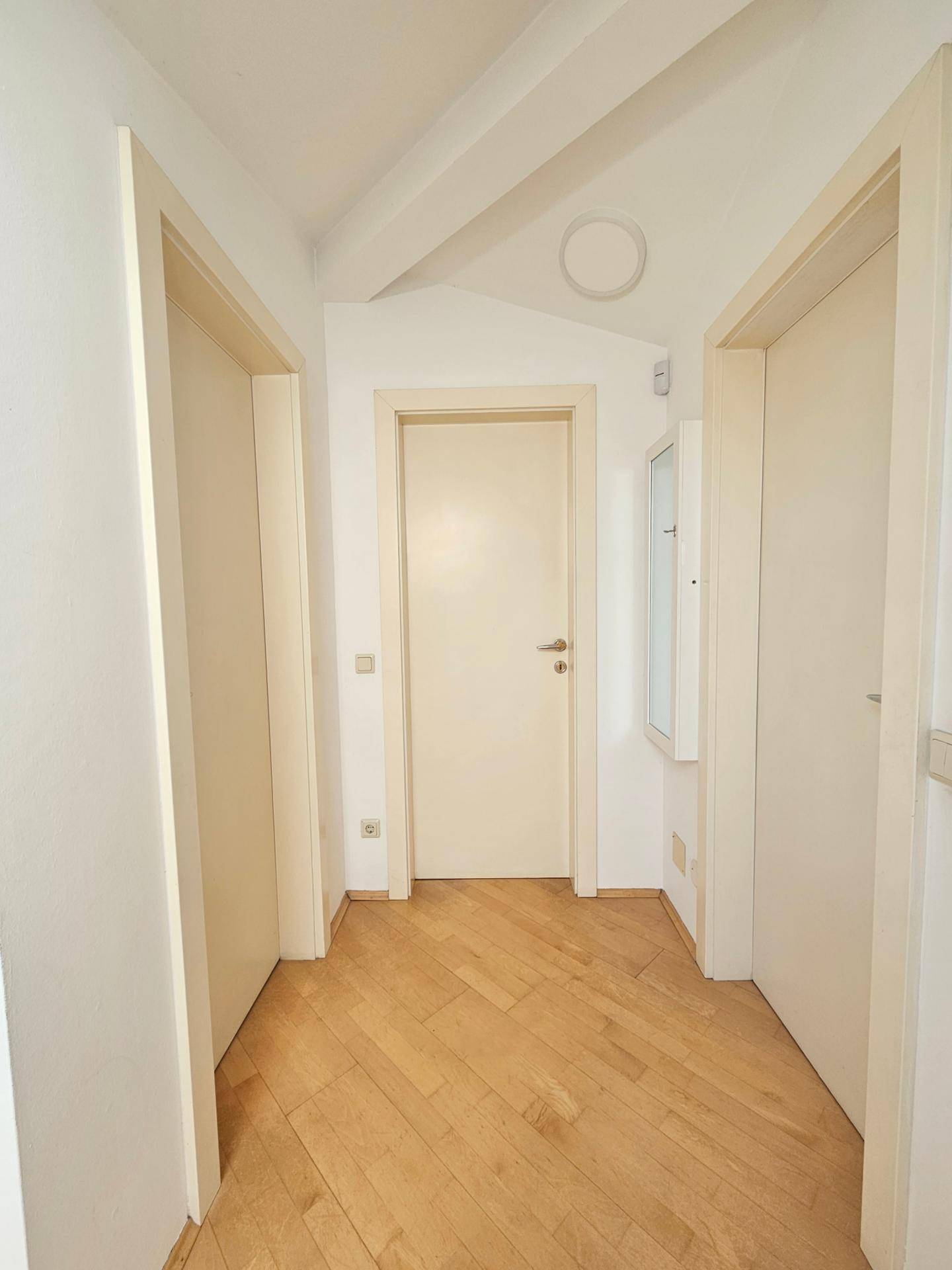 https://pictures.immobilienscout24.de/prod.www.immobilienscout24.at/pictureserver/loadPicture?q=70&id=012.001P900000BQuGR-fcaabfcdabb54c9c891594bfb2ade960