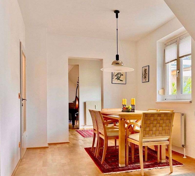 https://pictures.immobilienscout24.de/prod.www.immobilienscout24.at/pictureserver/loadPicture?q=70&id=012.001P900000Bs4GT-51580f2c94fc486e80853c1967bfaf86