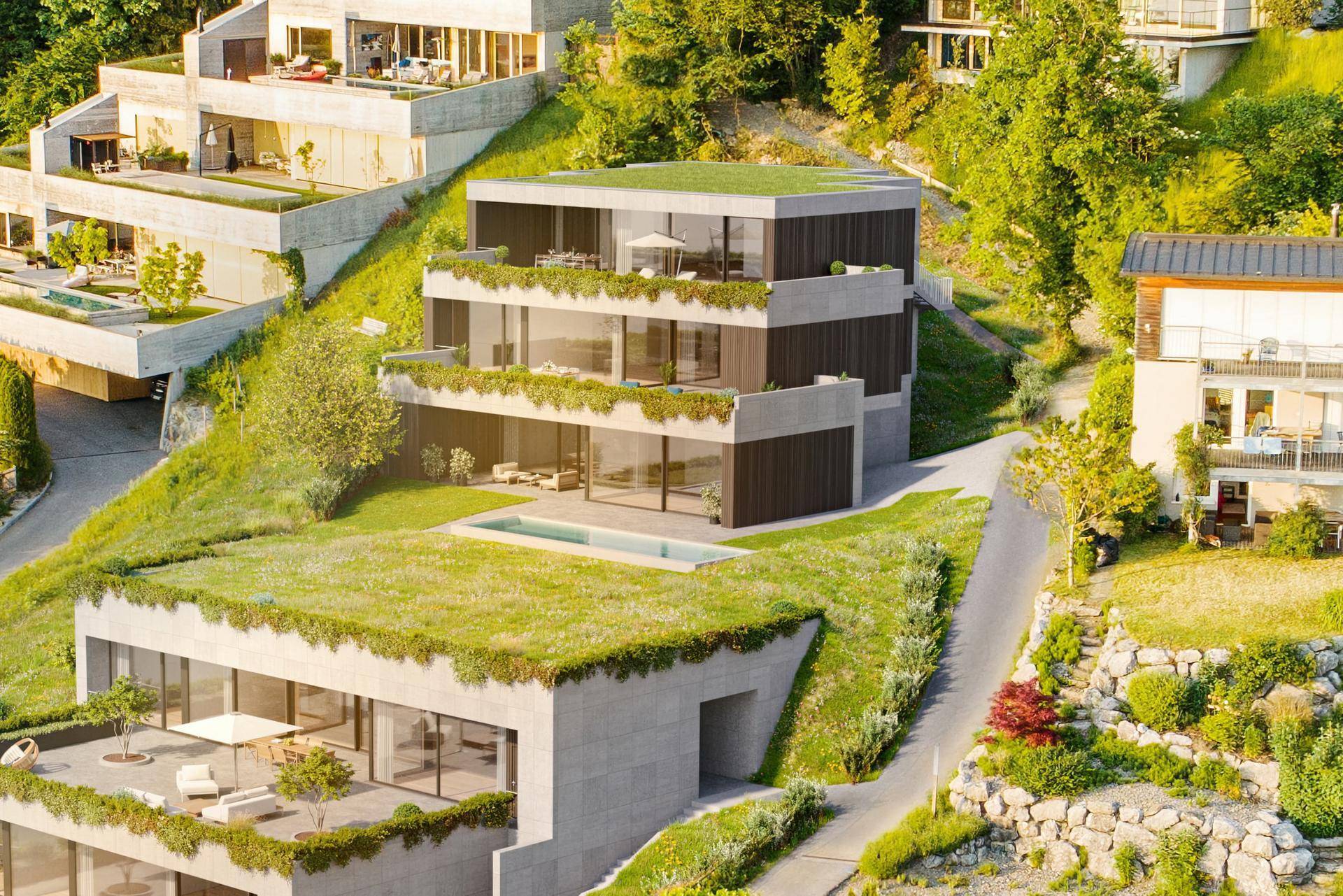 Moderne Architektur mit begrünten Dächern und Terrassen in Hanglage, umgeben von Natur.