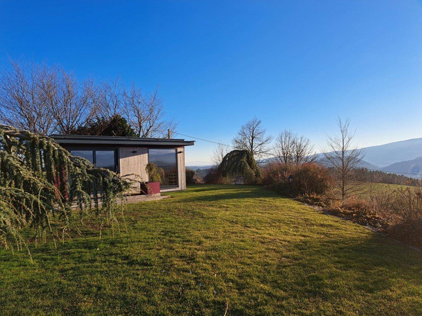 Exklusiver Landsitz in herrlicher Aussichtslage – další