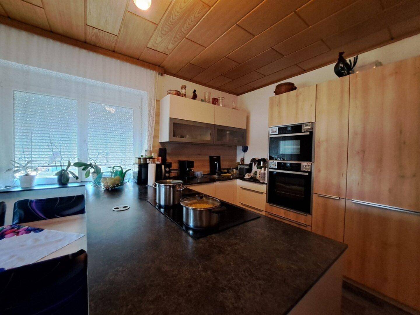 Modernisiertes Einfamilienhaus mit 5 Zimmern, Garten, Terrasse, 2 Balkonen &amp; Garage in Köflach! - Mehr