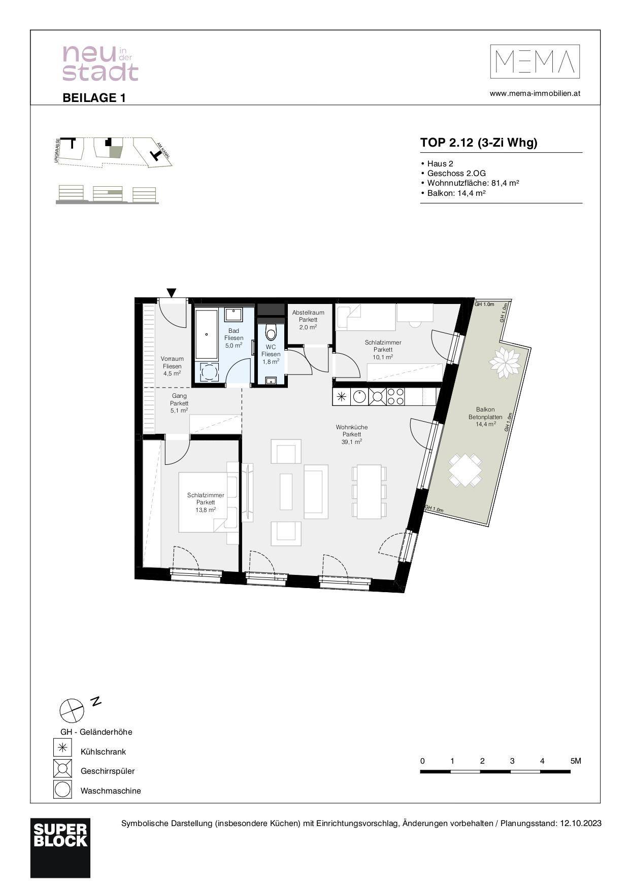 Detaillierter Grundriss der Wohnung mit drei Zimmern und einem großen Balkon.