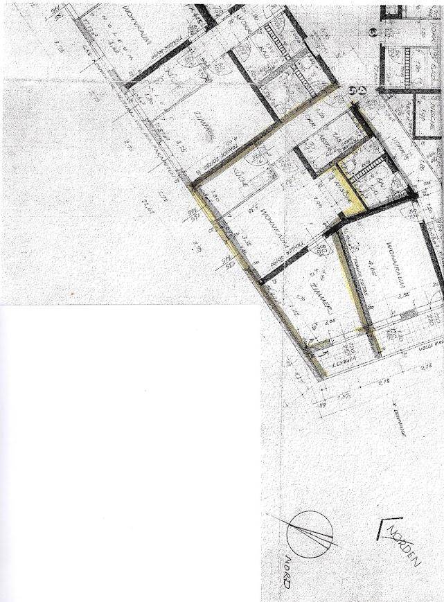 Detaillierter Grundriss der Wohnung mit Raumaufteilung und Nordausrichtung.