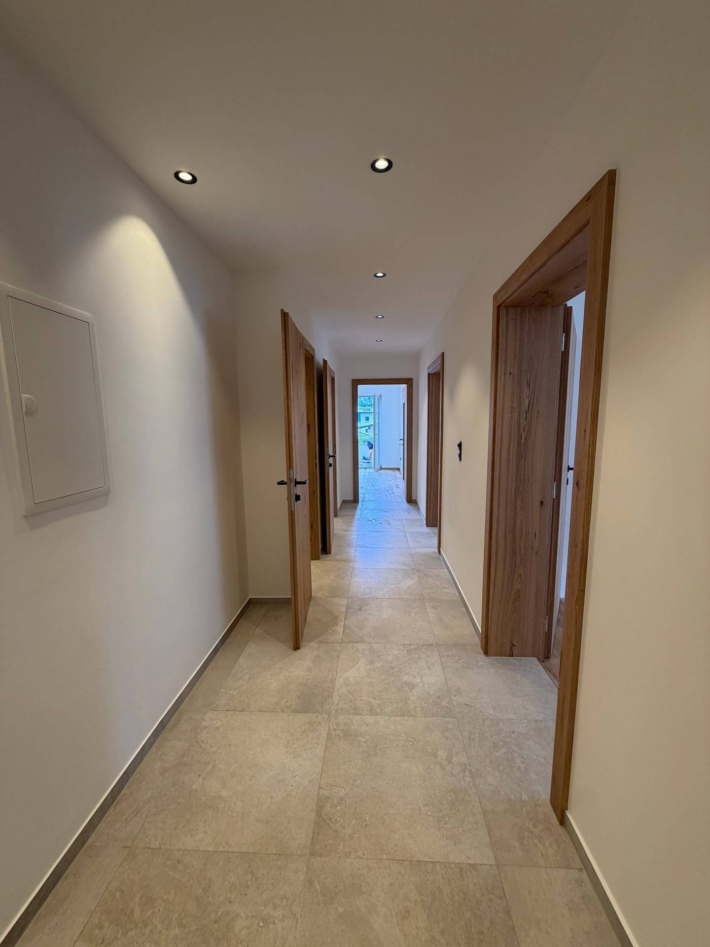 Erstbezug nach exklusiver Kernsanierung ! 75 m² 2 Balkone Stellplatz Kellerabteil - Ansicht 3