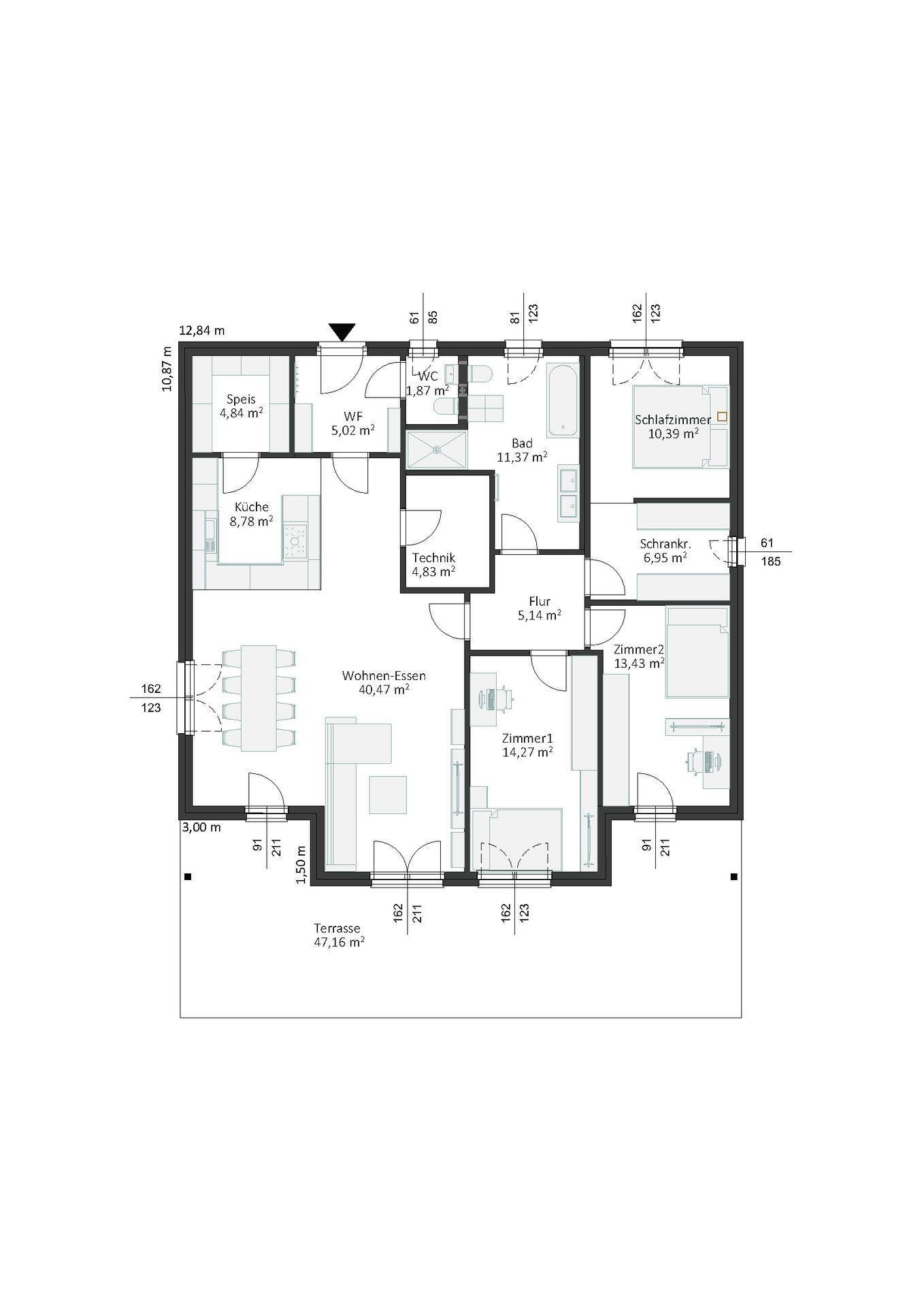 Detaillierter Grundriss eines Hauses mit offenem Wohn-Essbereich, drei Schlafzimmern und Terrasse.
