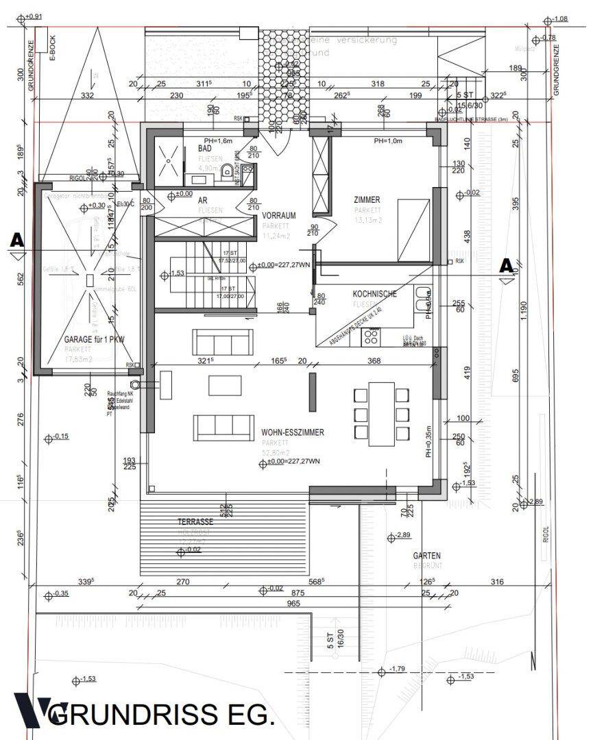 Grundriss des Erdgeschosses mit offenem Wohn-Essbereich, Küche, Zimmer, Bad, Terrasse und Garten.