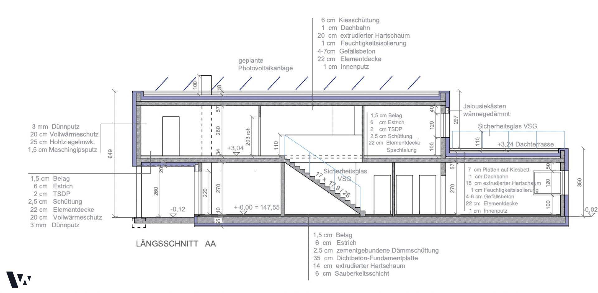 Längsschnitt des Gebäudes zeigt die Konstruktion und die geplanten Photovoltaikanlage auf dem Dach.