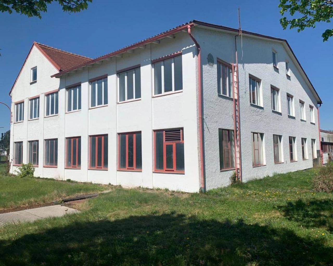 Bu¨rohaus.jpg