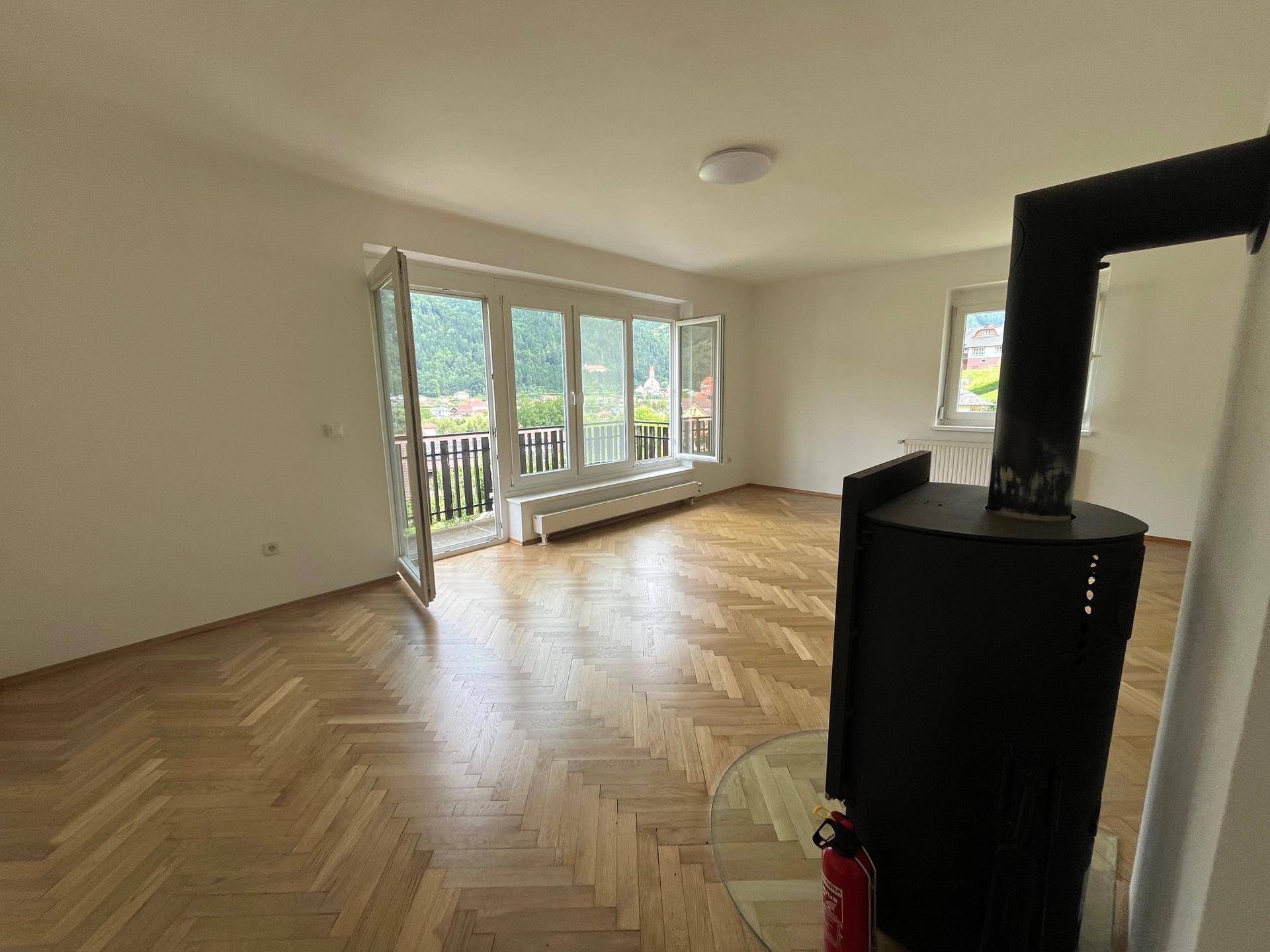 2. Wohneinheit - Wohnzimmer OG.jpg