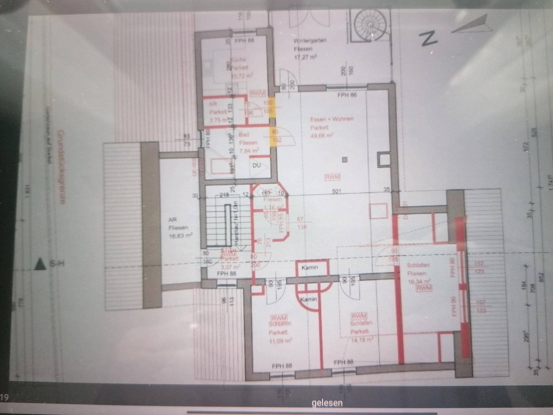 Grundrissplan des Obergeschosses mit Schlafzimmern, Badezimmer, Kamin und Wintergarten.