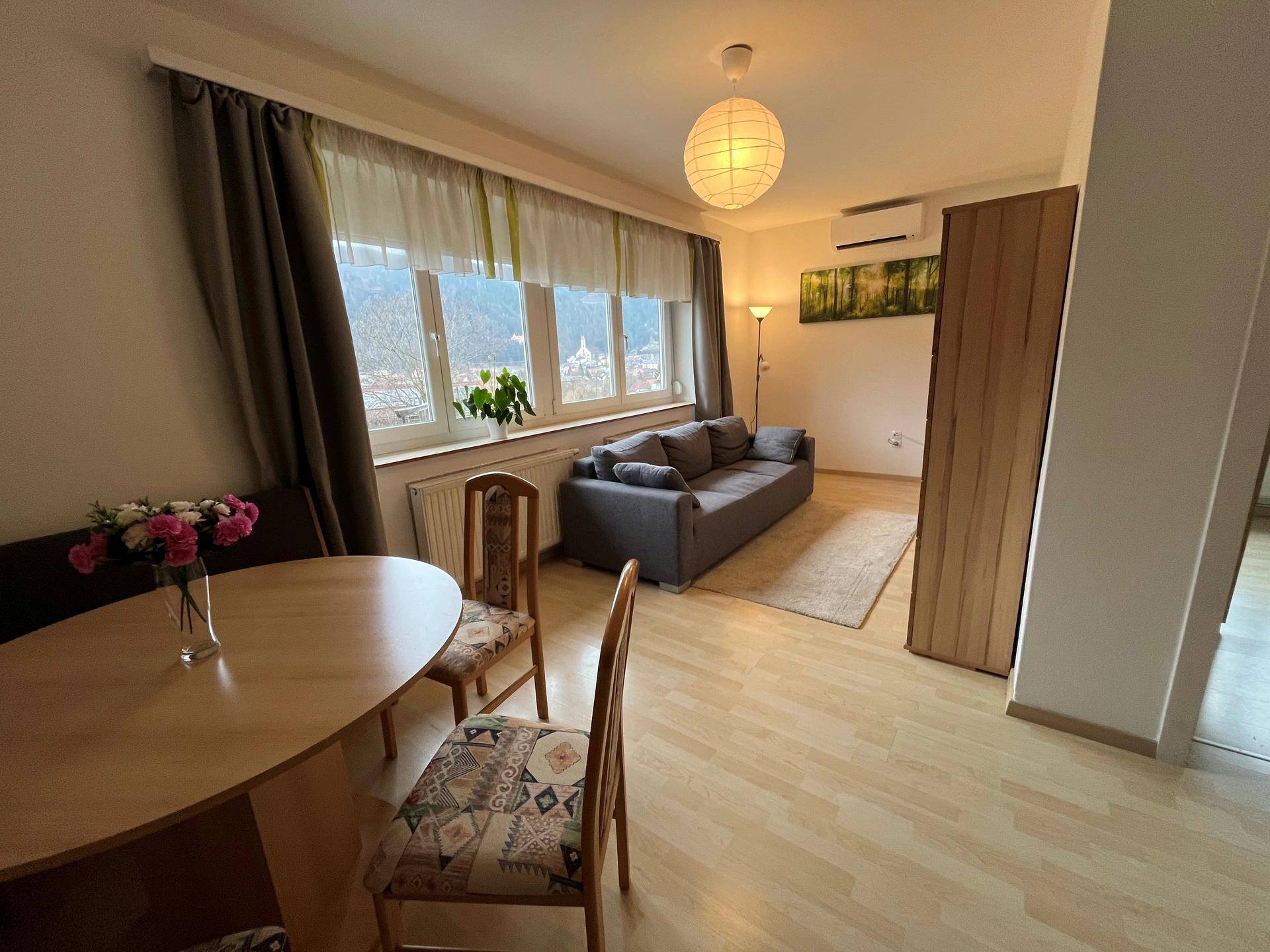 1. Wohneinheit - Wohnzimmer.jpg