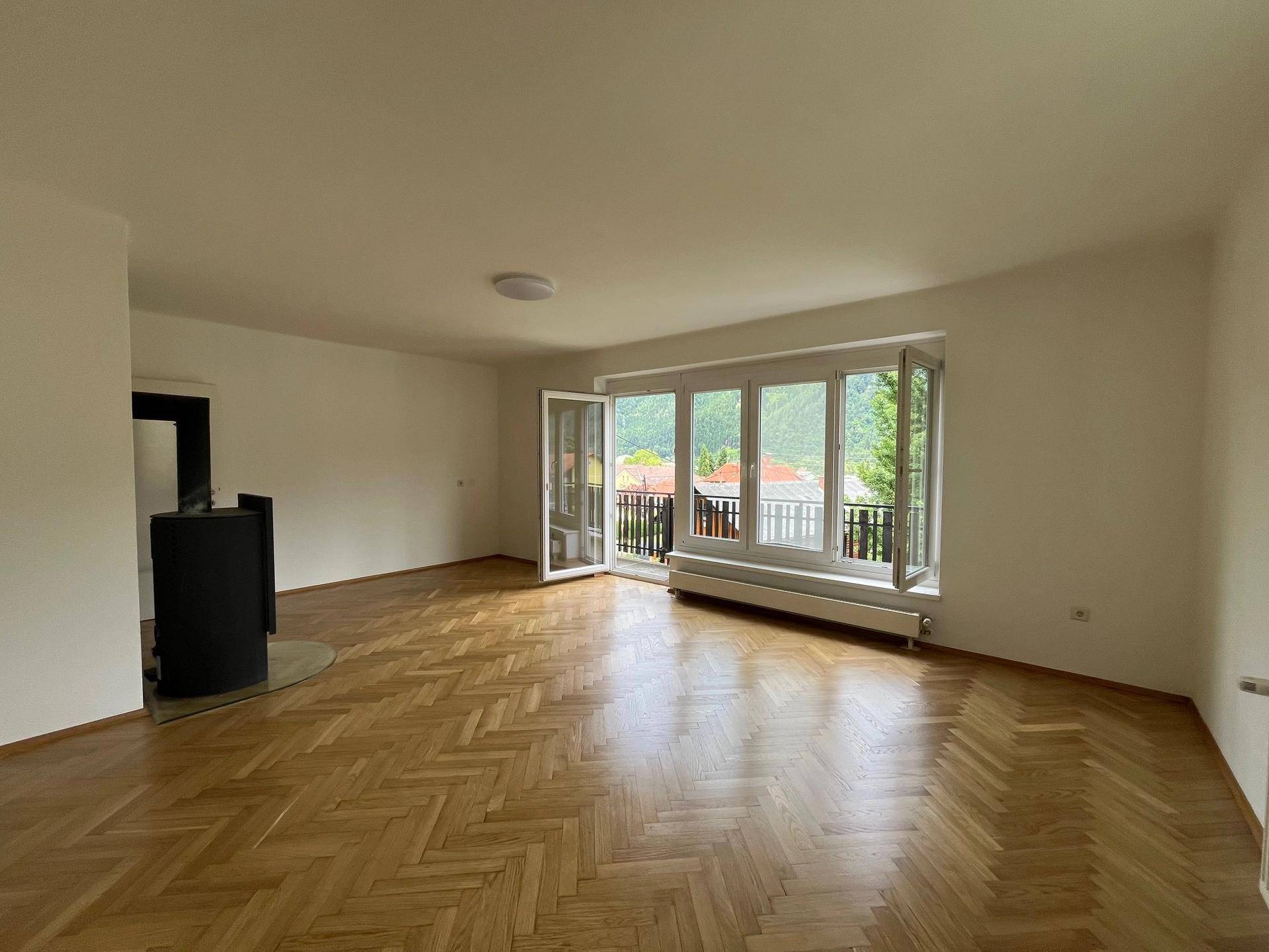 2. Wohneinheit Wohnzimmer OG.jpg