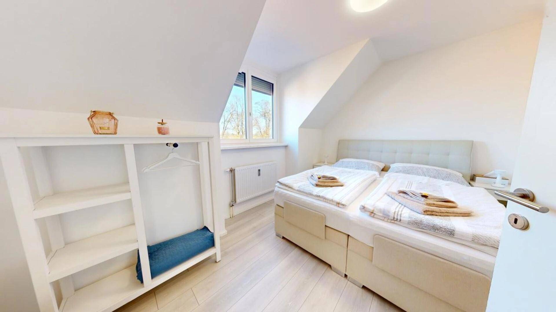 Schlafzimmer 1.jpg