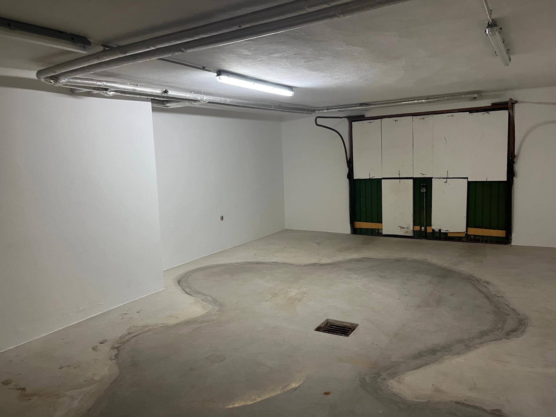 Garage. jpg