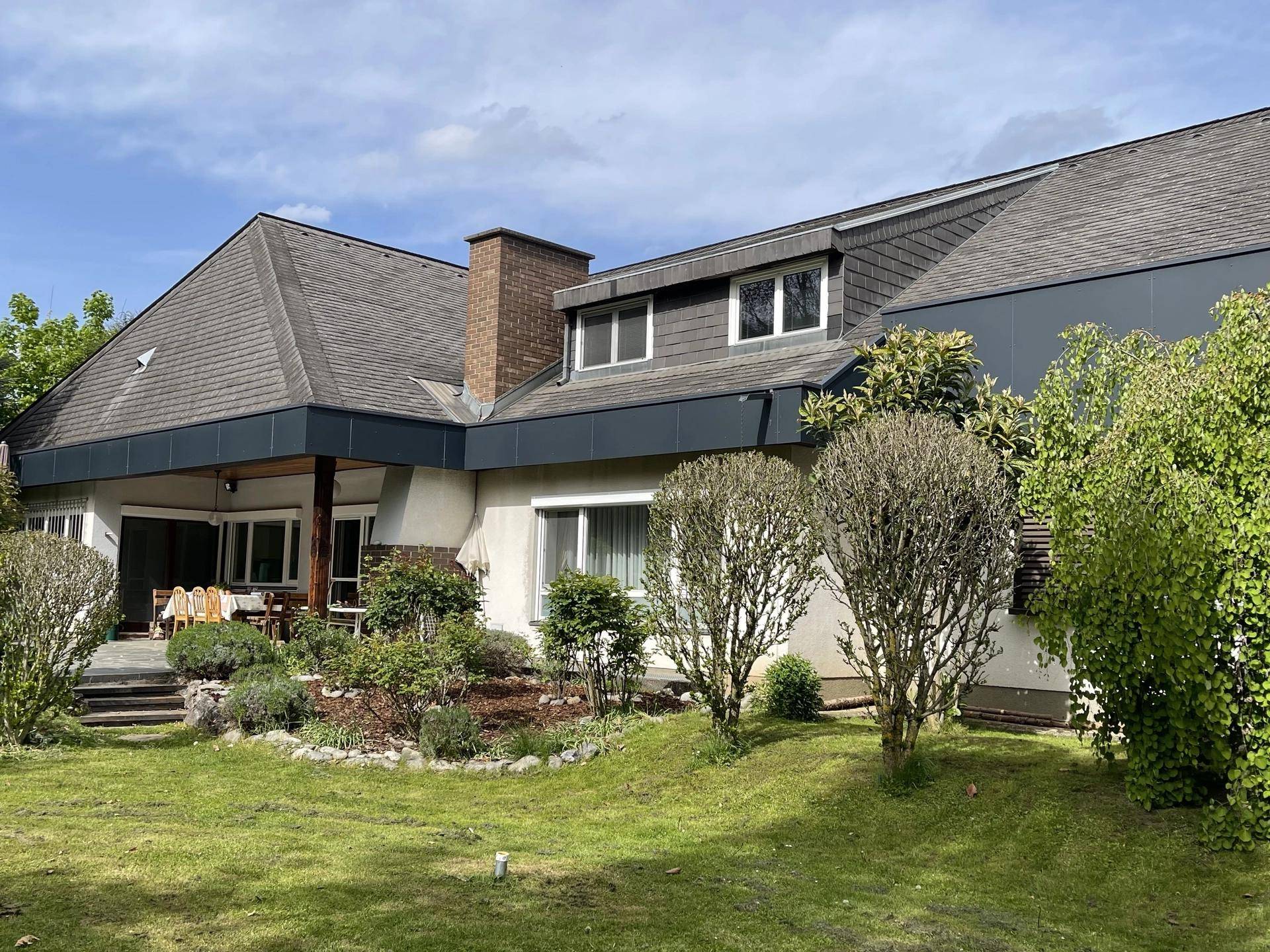 Haus und Garten Westseite-min.jpg
