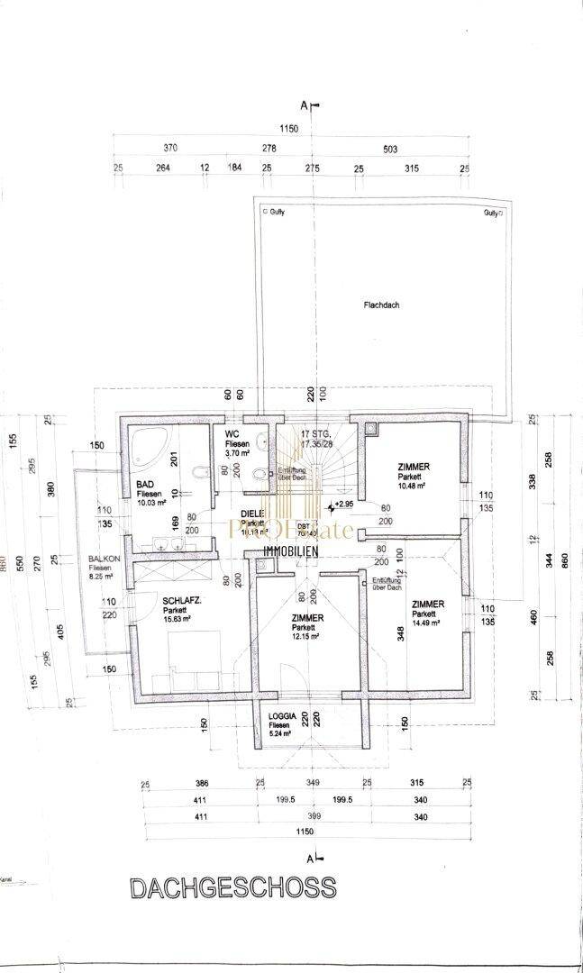 Grundriss des Dachgeschosses mit Schlafzimmern, Bad, Loggia und Balkon.