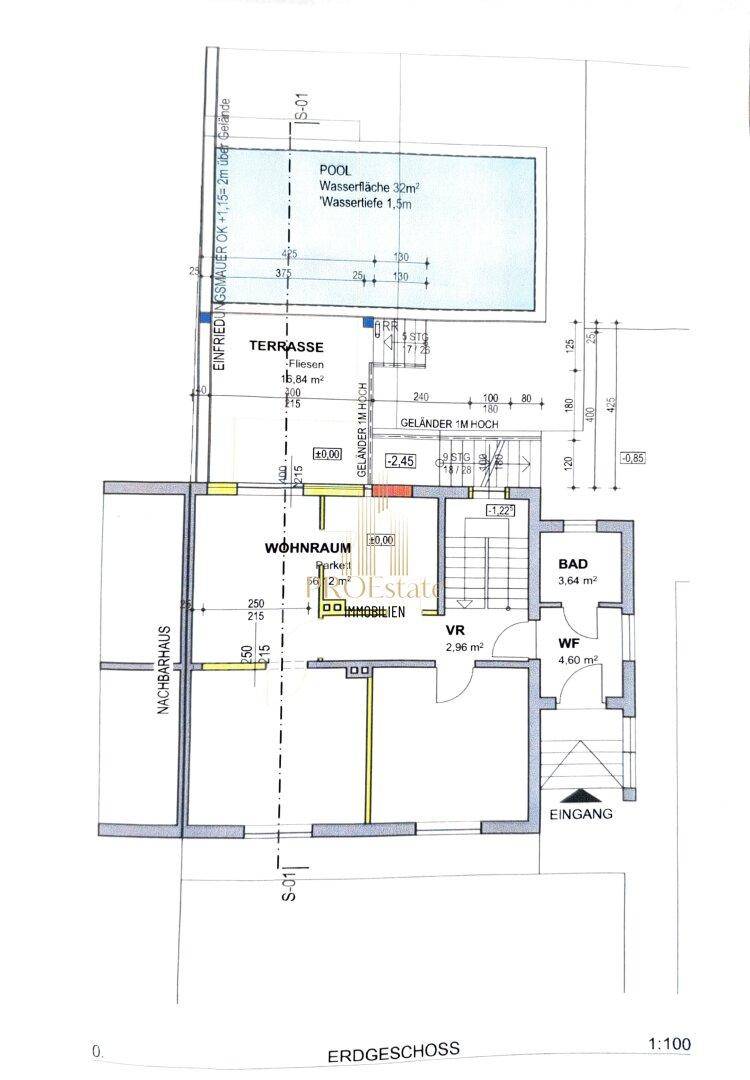 Grundriss des Erdgeschosses mit Wohnraum, Bad, Eingang und Terrasse.