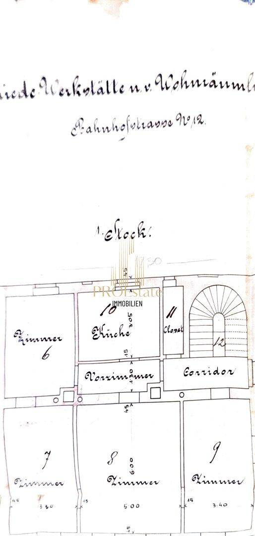 Detailansicht eines historischen Grundrisses mit Zimmeraufteilung und Korridor im Obergeschoss.