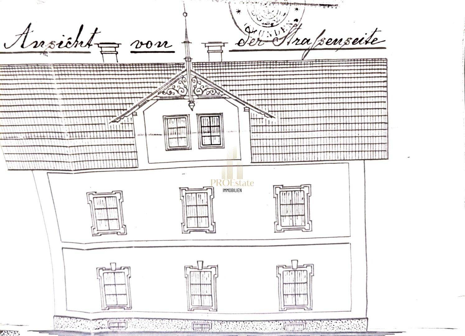 Historische Ansicht der Straßenseite des Gebäudes mit dekorativem Giebel und Fenstern.