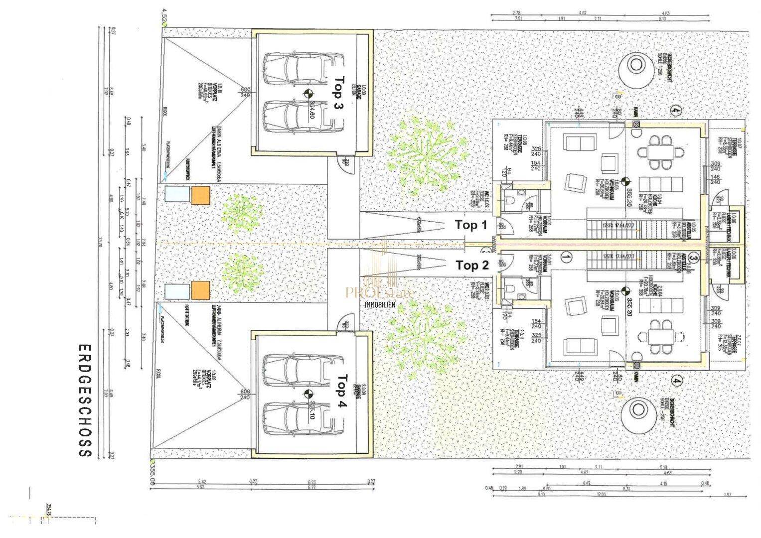 Grundriss des Erdgeschosses mit Wohnbereich, Esszimmer und Garagen für zwei Wohneinheiten.