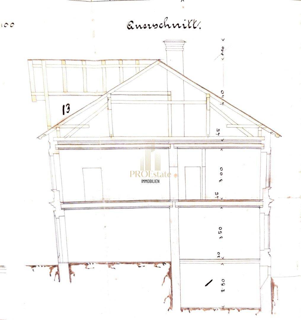 Detaillierter architektonischer Querschnitt des Gebäudes mit Fokus auf die Dachkonstruktion.