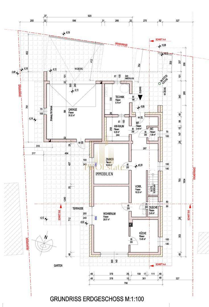 Grundriss des Erdgeschosses mit Wohnraum, Küche, Terrasse und Garage.