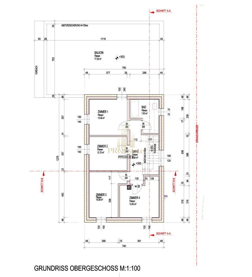 Grundriss des Obergeschosses mit vier Zimmern, Bad und großem Balkon.