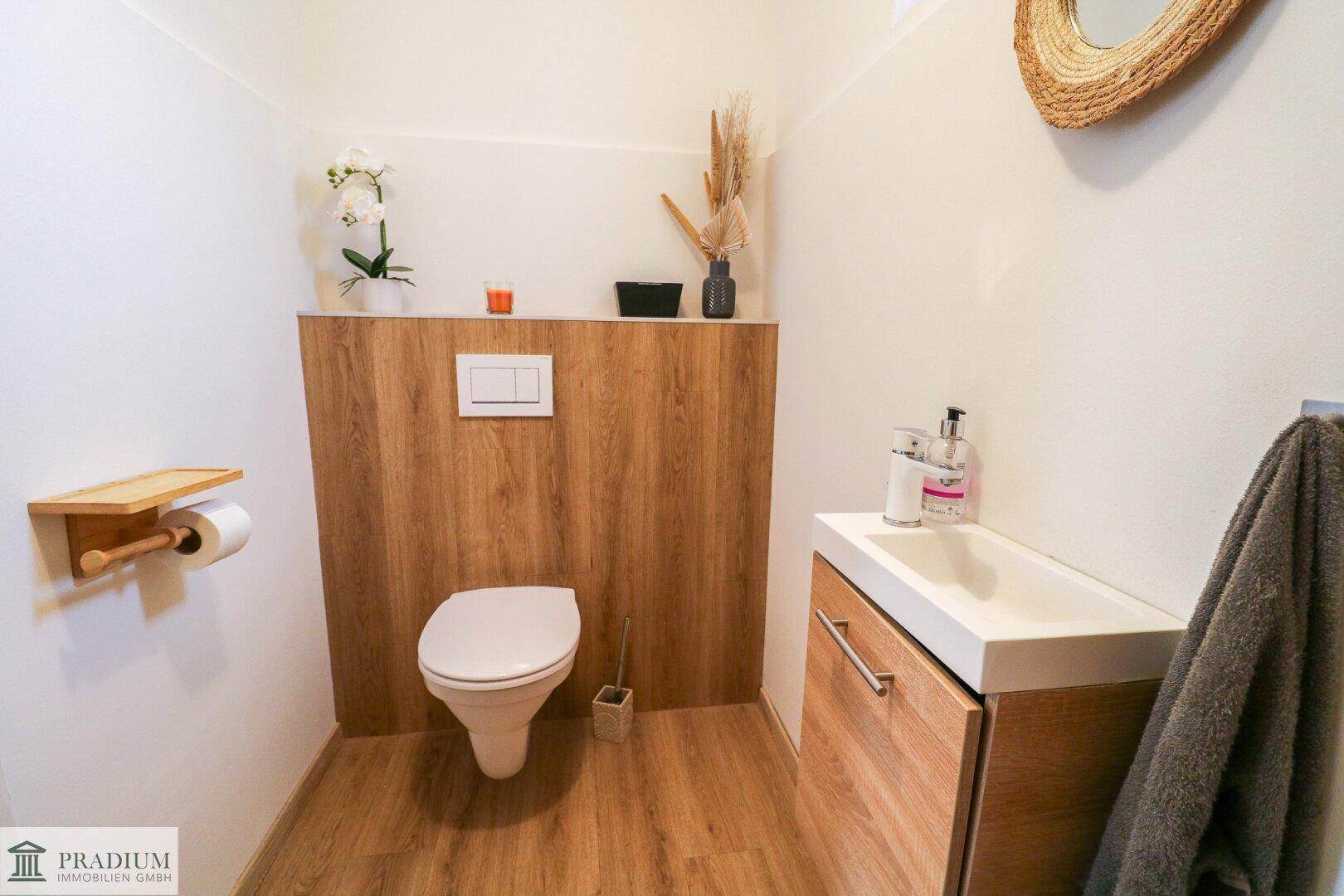 separates WC