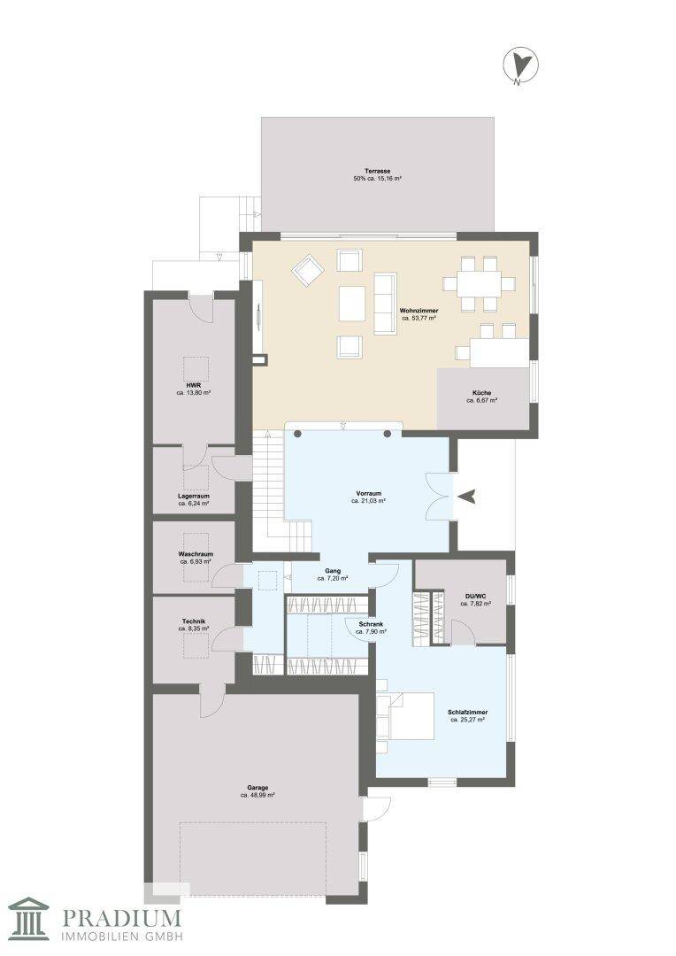 Grundriss des Erdgeschosses mit Wohnbereich, Küche, Schlafzimmer und Garage.