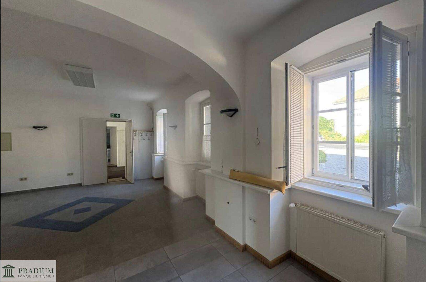 Stilvolle, barrierefreie Ordination oder Bürofläche mit Eigengarten in repräsentativer Stadtvilla nahe Hauptplatz &amp; Bahnhof Bruck an der Leitha - Ansicht 5