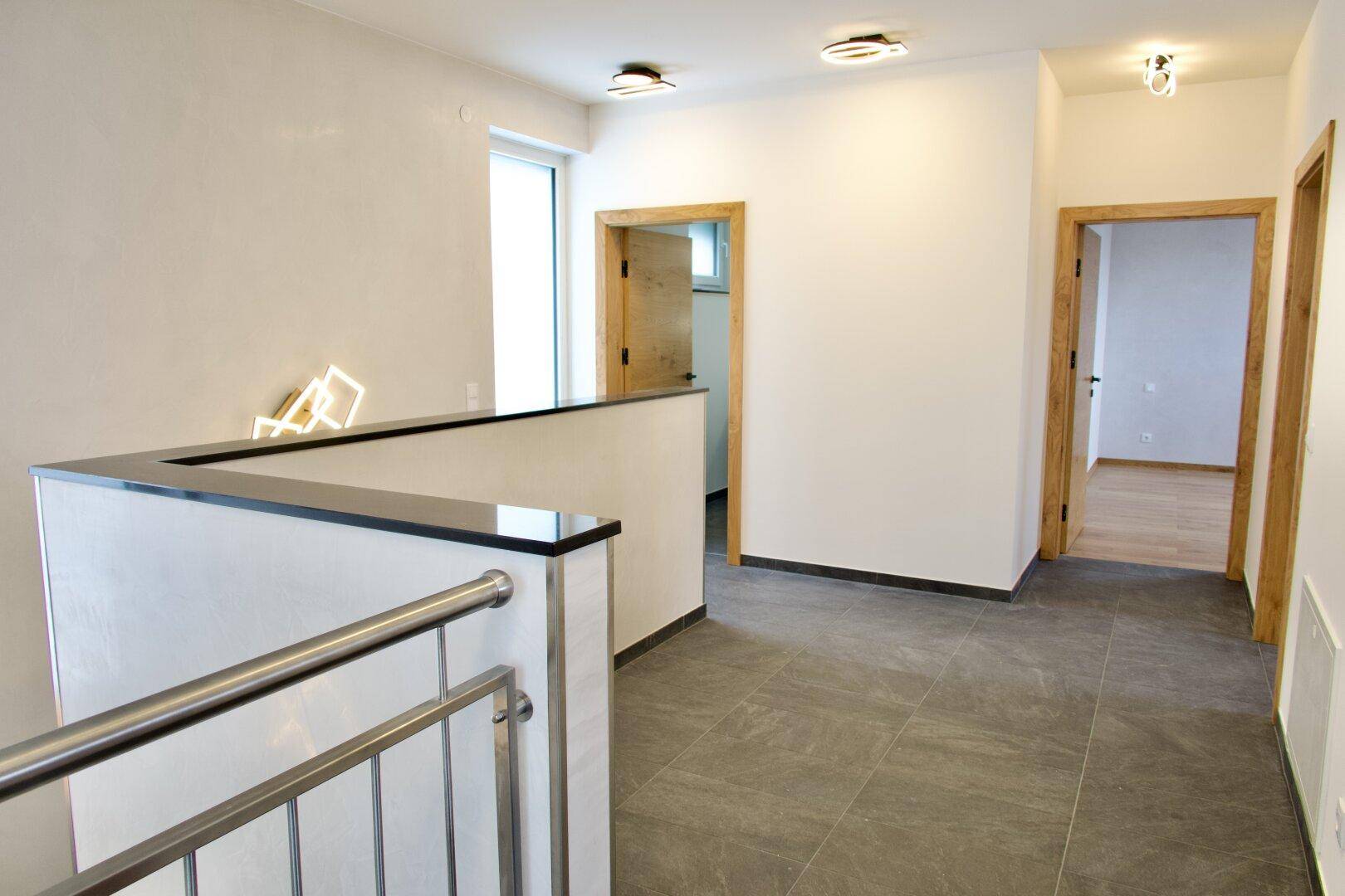 Erstbezug: Hochwertiger Neubau mit sonnigem Garten – pohled 6