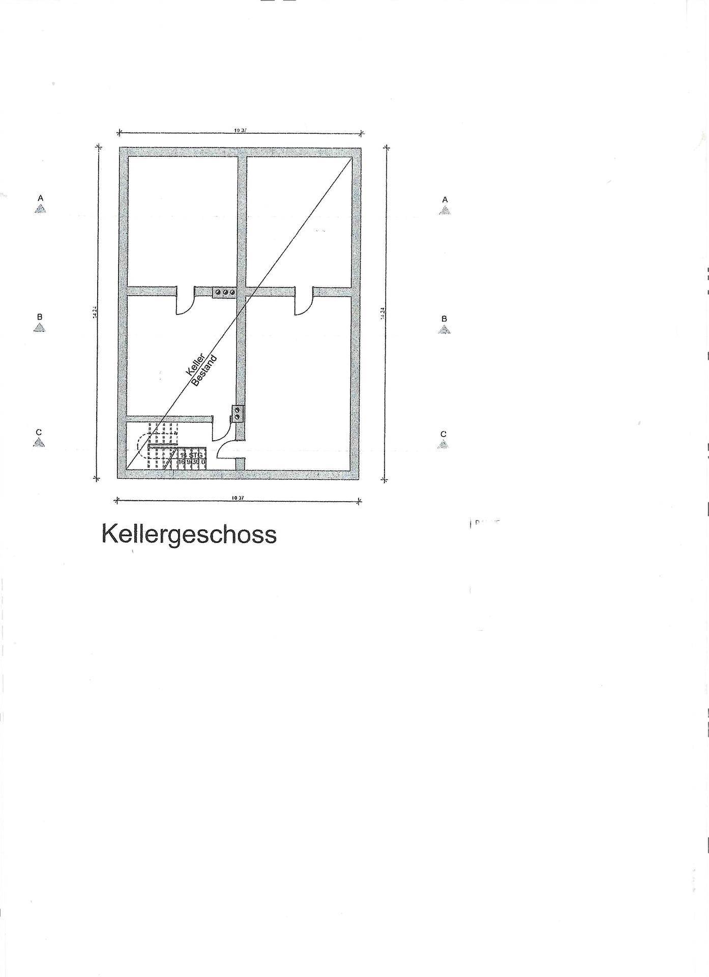 Grundriss des Kellergeschosses mit Abstellräumen und Treppenaufgang.