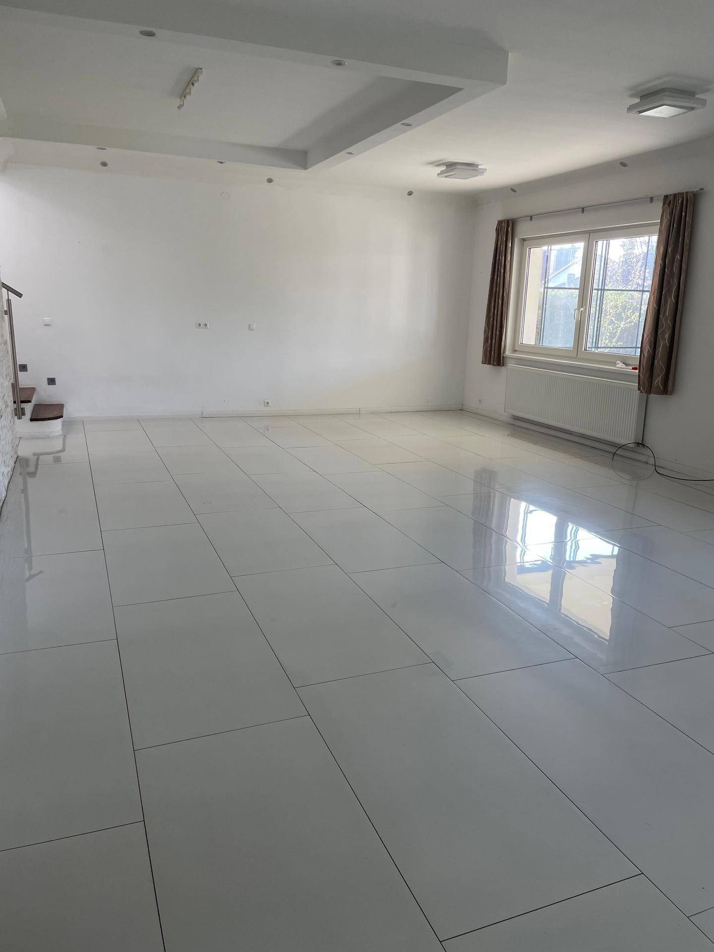 Von Privat, auch als Gewerbe geeignet, top modernisiertes, Ein - Zweifamilienhaus, voll unterkellert, Nähe Klagenfurt - Ansicht 3