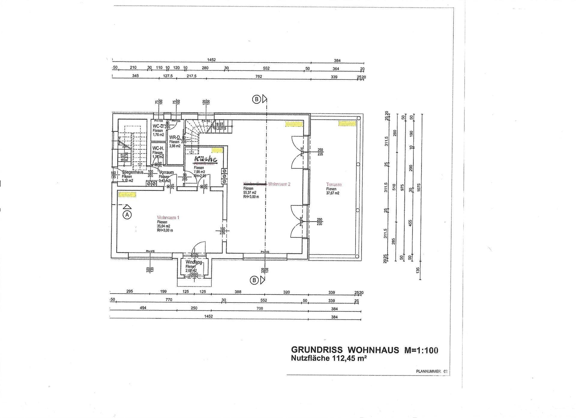 Grundriss des Erdgeschosses eines Wohnhauses mit WC, Flur und zwei Wohnräumen.