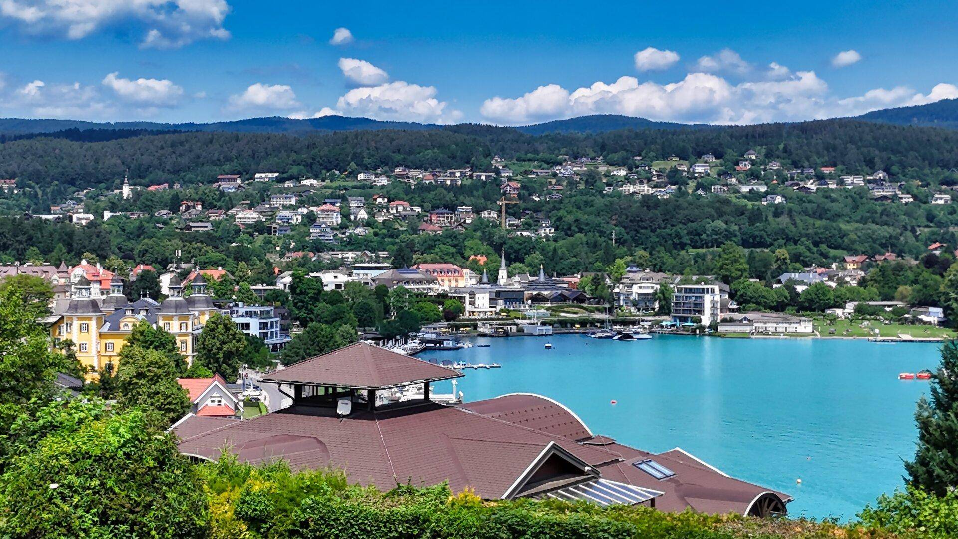 Blick auf die Westbucht / Schlosshotel / Corso