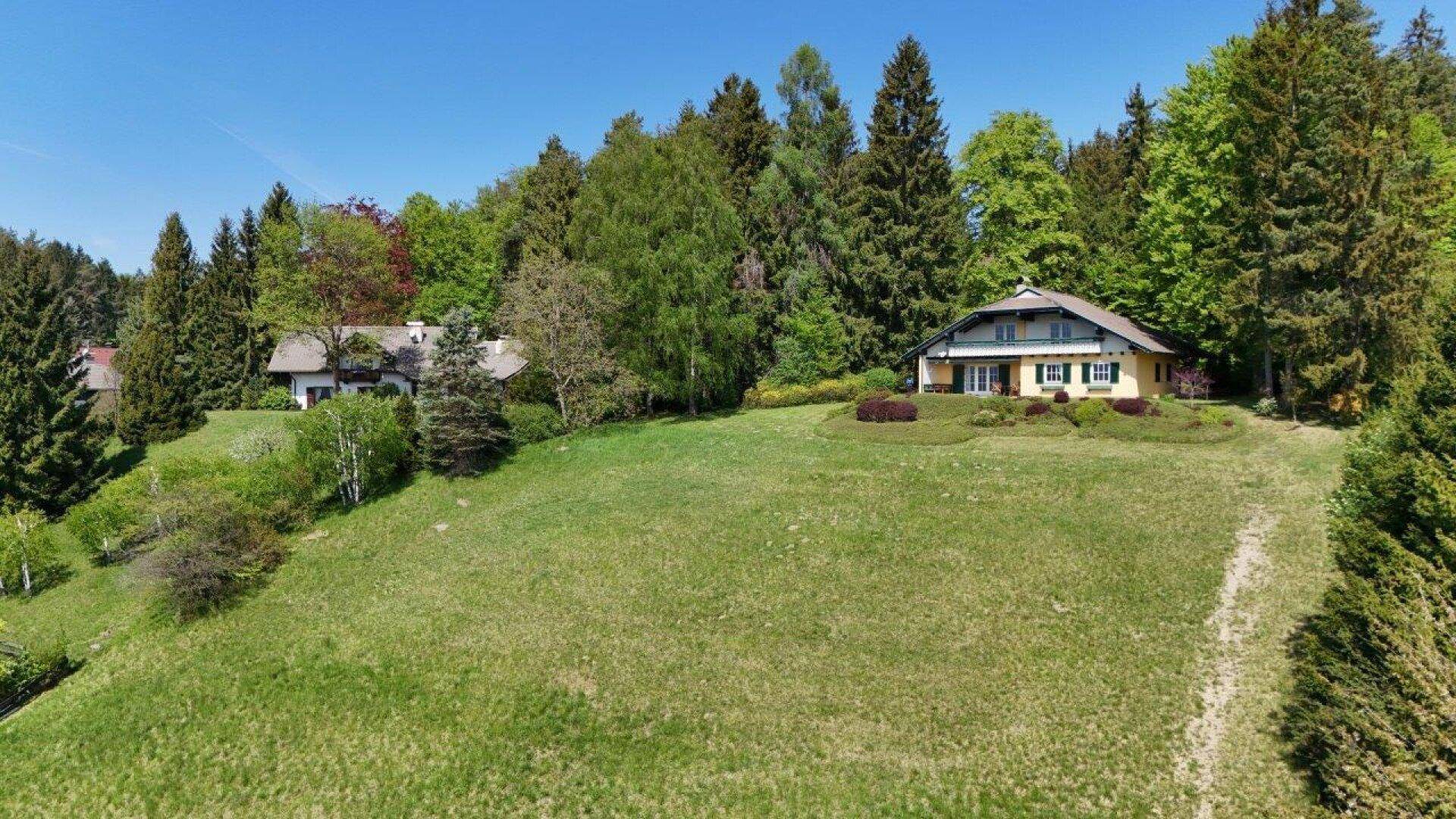Exklusiver großzügiger Baugrund mit Wohnhaus und Panoramaseeblick - View 3
