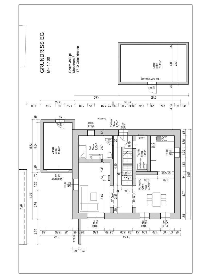 Grundriss des Erdgeschosses mit Wohnbereich, Küche, Bad und Garage.