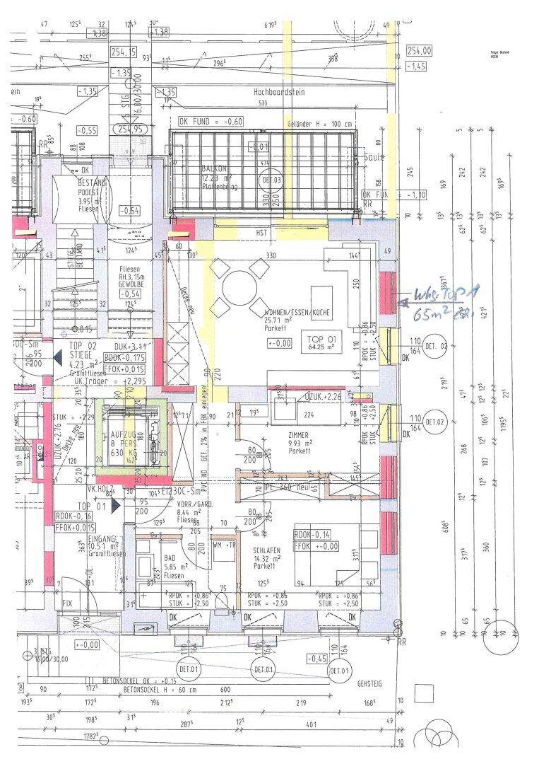 Detaillierter Grundriss mit Raumaufteilung, Balkon und Aufzug, der die Wohnfläche darstellt.