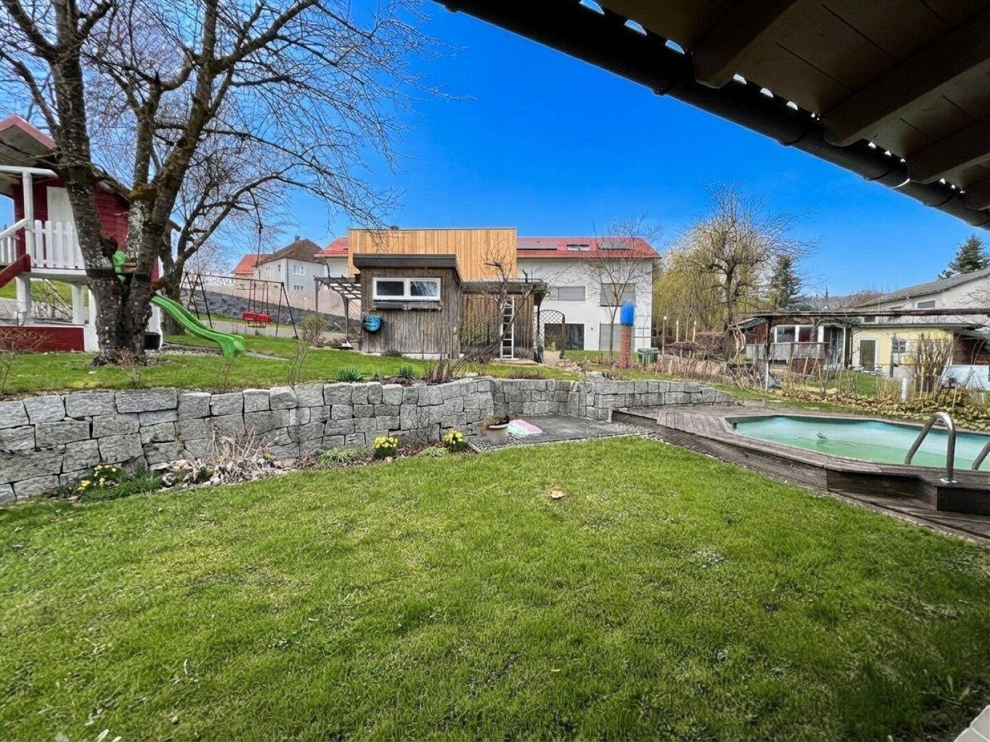 Garten S/W mit Pool