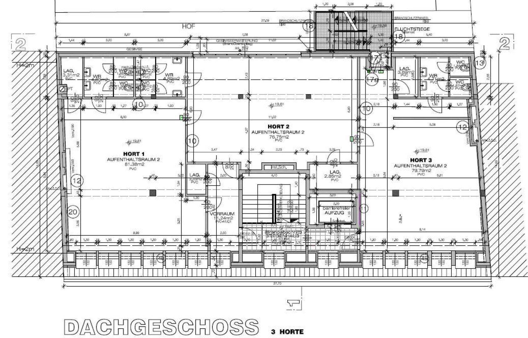 Grundriss des Dachgeschosses mit Horträumen und Lagerbereichen, inklusive Treppenhaus und Aufzug.