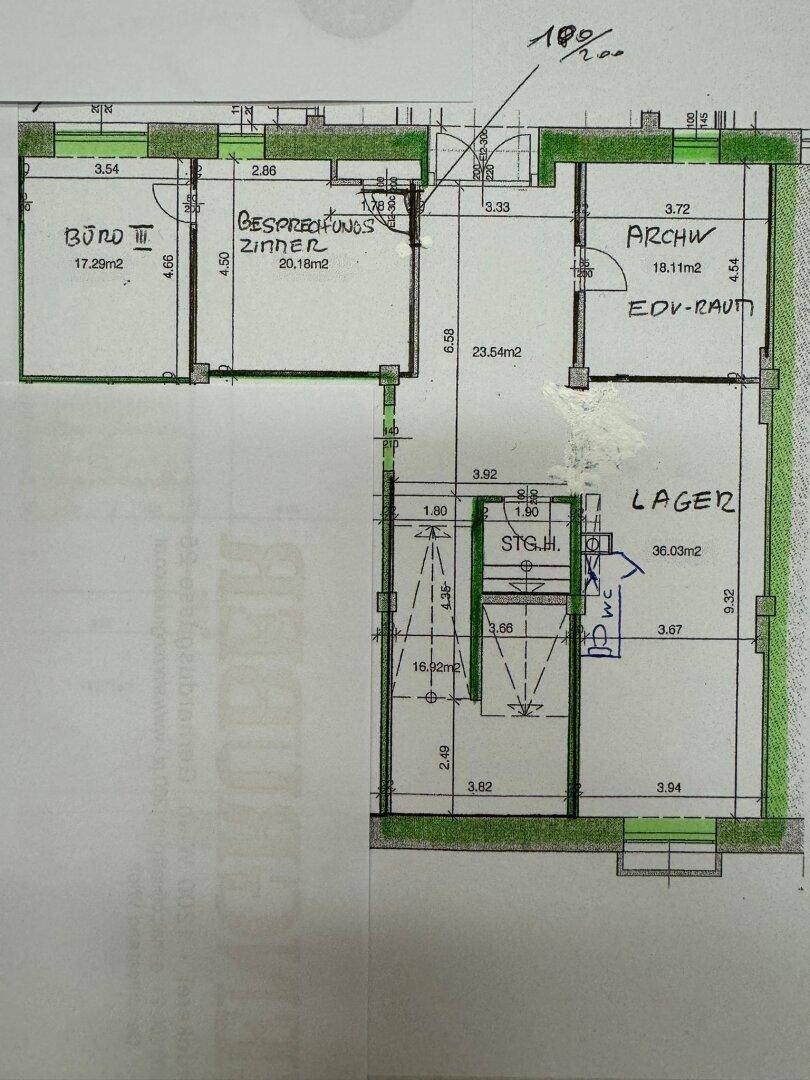 Grundrissplan mit verschiedenen Räumen wie Büro, Besprechungszimmer, Archiv und Lagerbereich.