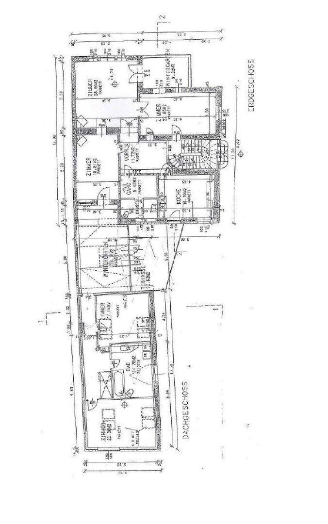 Grundriss des Erd- und Dachgeschosses mit Zimmern, Küche und Bädern.