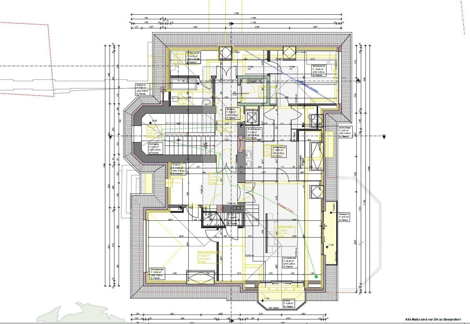 Grundriss des Obergeschosses mit Schlafzimmern, Bädern und Treppenhaus, detailliert dargestellt.