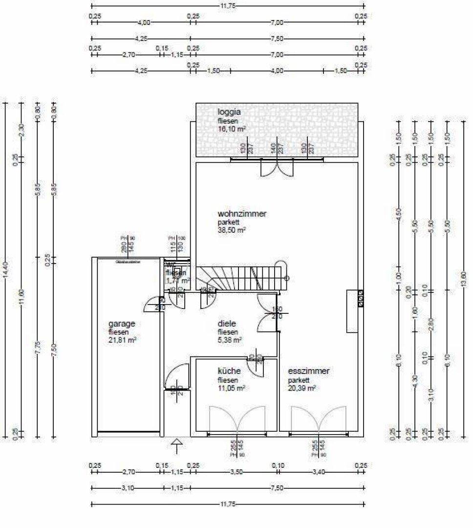 Grundriss des Erdgeschosses mit Garage, Wohnzimmer, Küche, Esszimmer und Loggia.