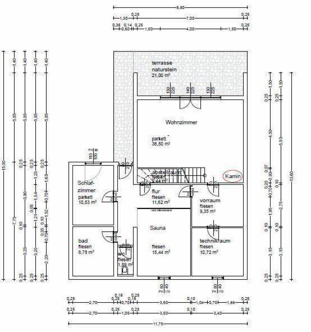 Grundriss des Untergeschosses mit Wohnzimmer, Schlafzimmer, Sauna und Terrasse.