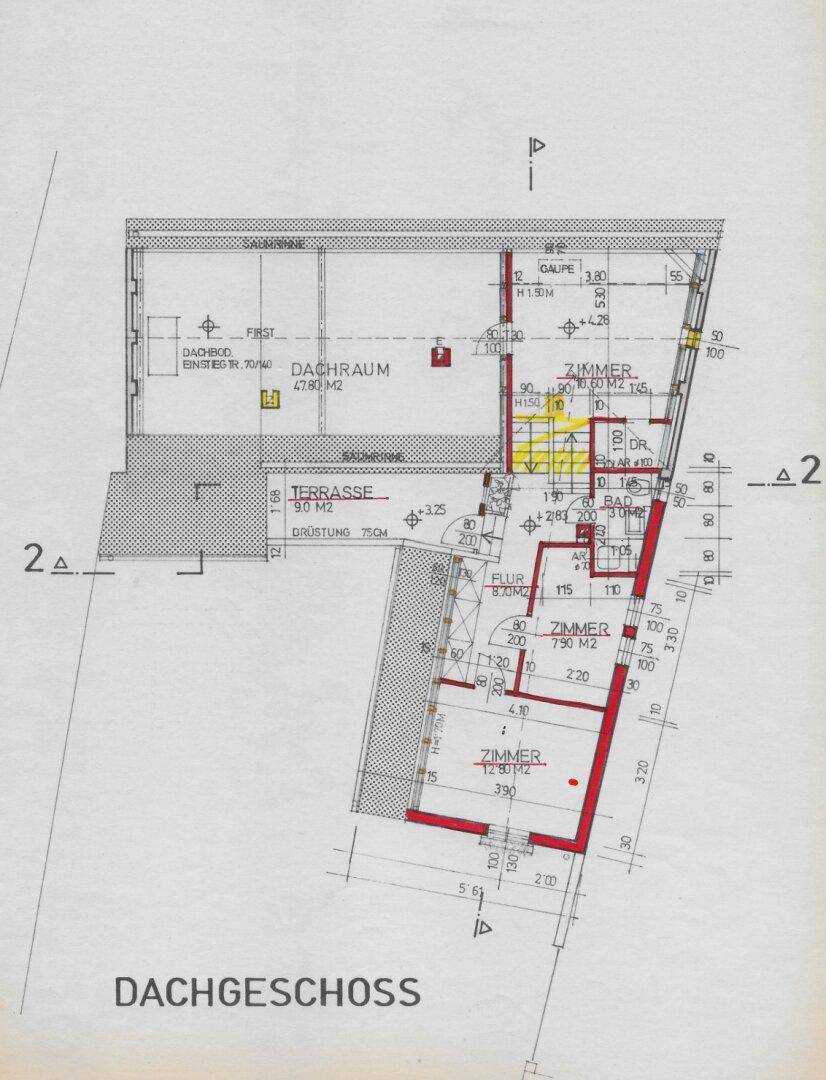 Grundriss des Dachgeschosses mit Zimmern und Terrasse, zeigt Ausbaupotenzial.