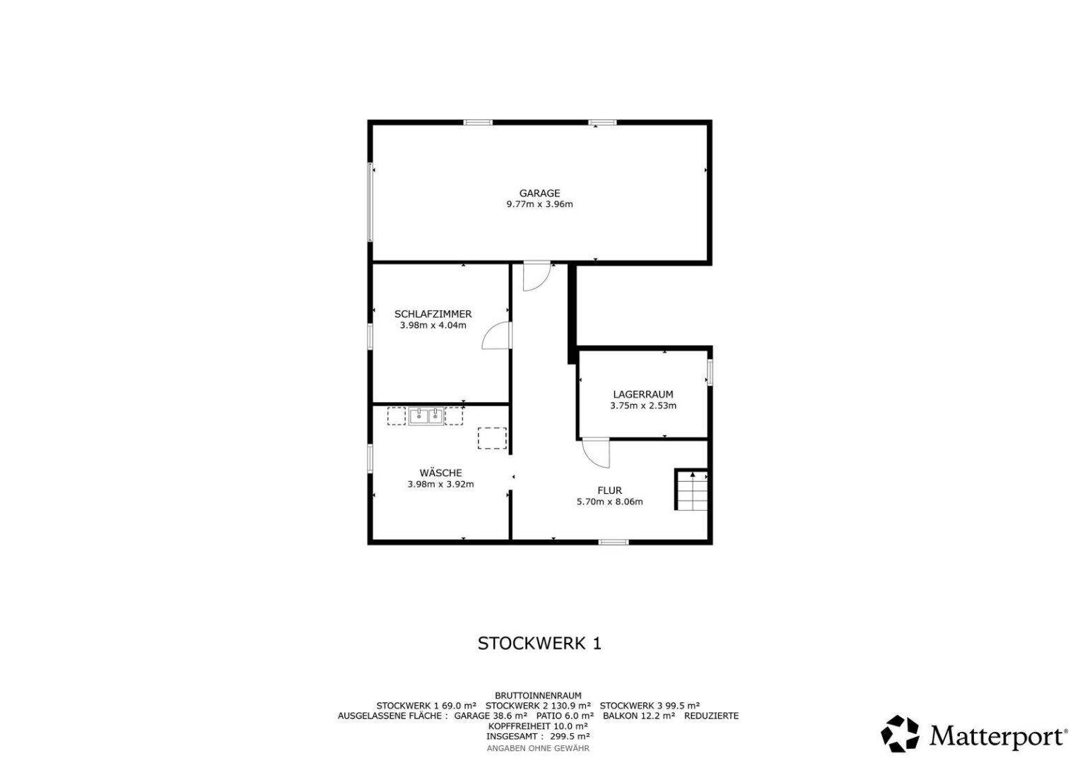 Grundriss des ersten Stockwerks mit Garage, Schlafzimmer, Waschküche und Lagerraum.